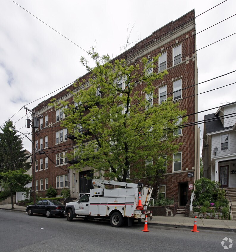 Foto del edificio - Elmwood Avenue Apartments