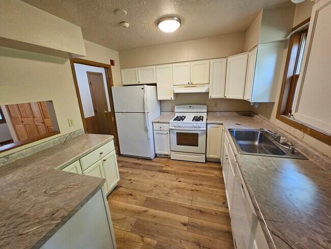 Foto del edificio - 531 Lakeshore Ct