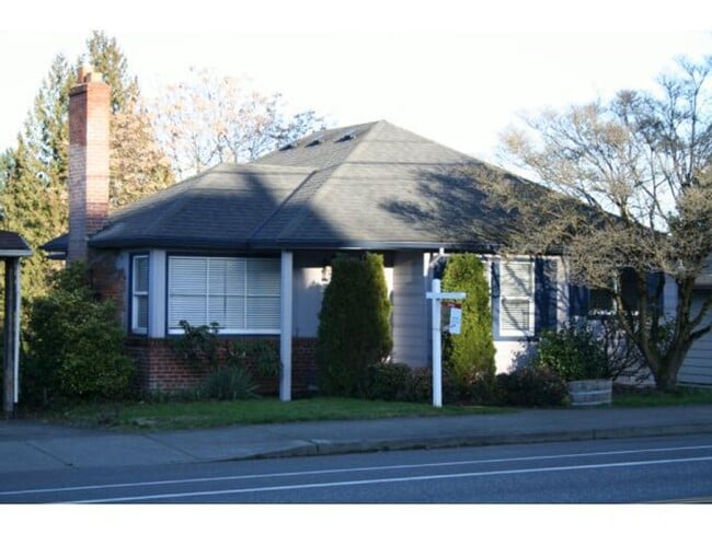 Charming Duplex w/Seprate Entrances, Close to all Amenites/Downtown - Charming Duplex w/Seprate Entrances, Close to all Amenites/Downtown Apartment