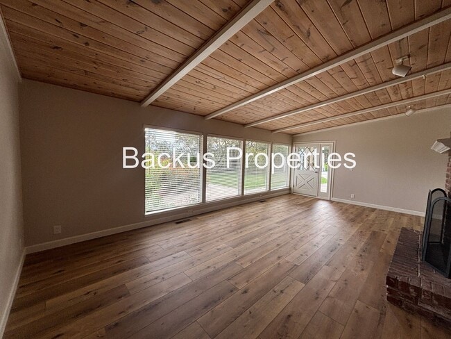 Building Photo - Great one-story home with the serenity of Pine Canyon