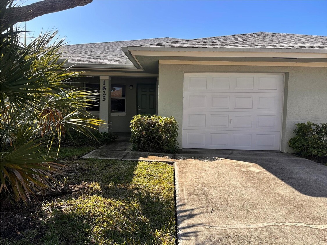 Foto principal - 1825 E Royal Tern Ln