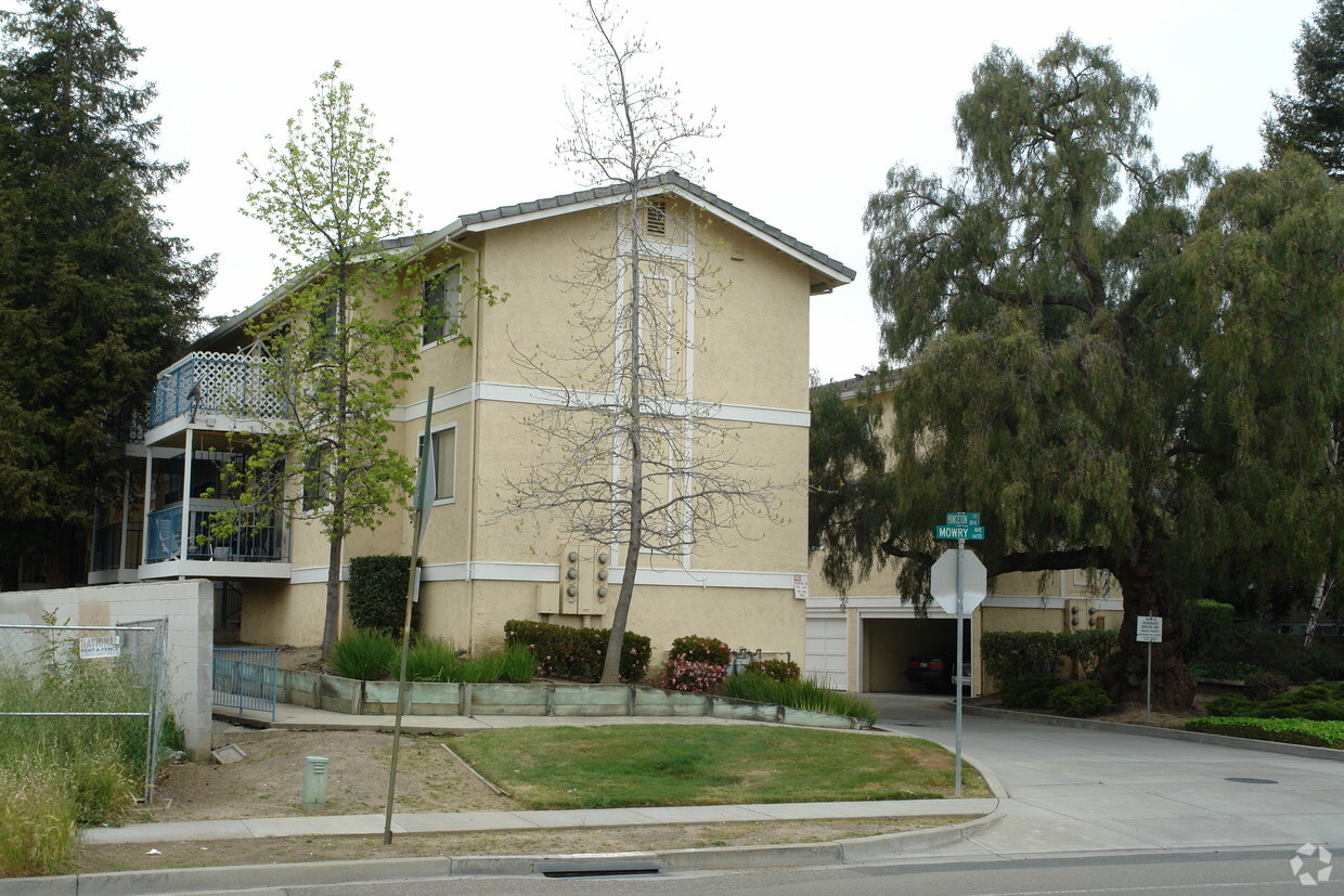 Foto del edificio - 1467 Mowry Ave