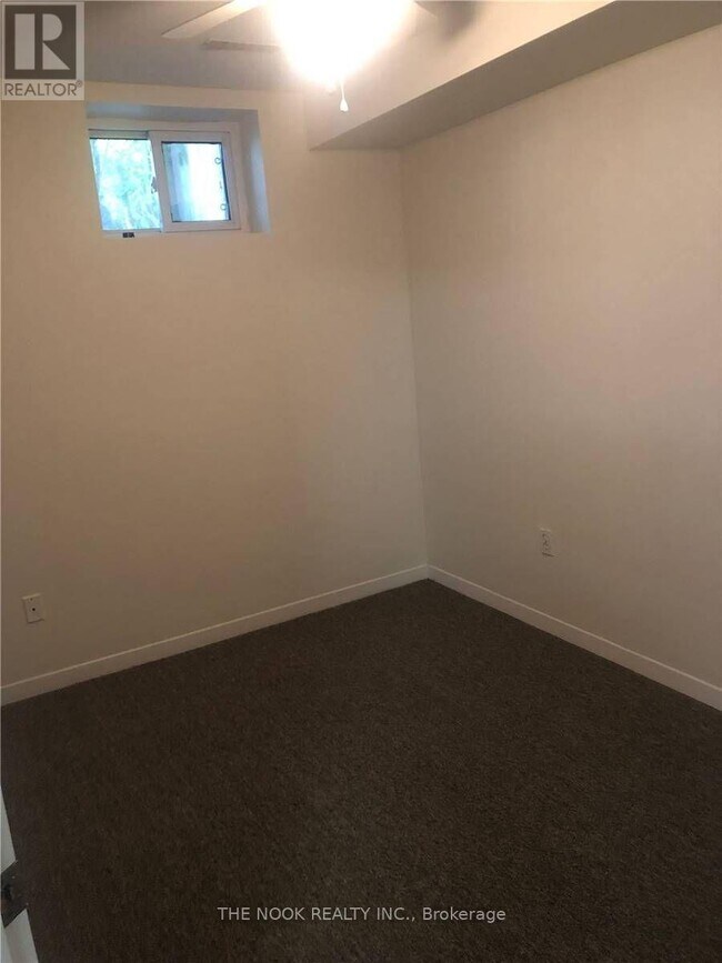 Building Photo - 580 Montcalm Ave