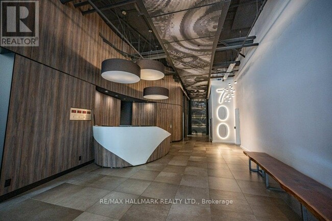 Photo du bâtiment - 700 King St W