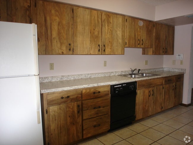 Kitchen - 16 Lakewood Park