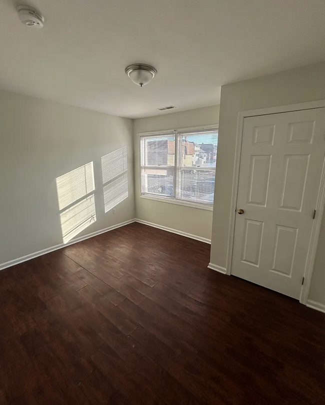 Foto del edificio - Modern 2-Bedroom Apartment in a Prime Loca...