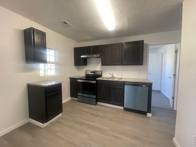 Building Photo - Remodeled 3 Bedroom 2 full bath available now