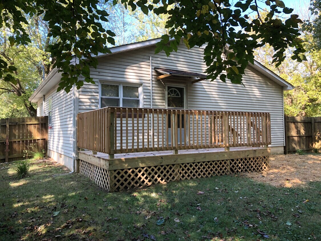 Primary Photo - 360 S Daves St