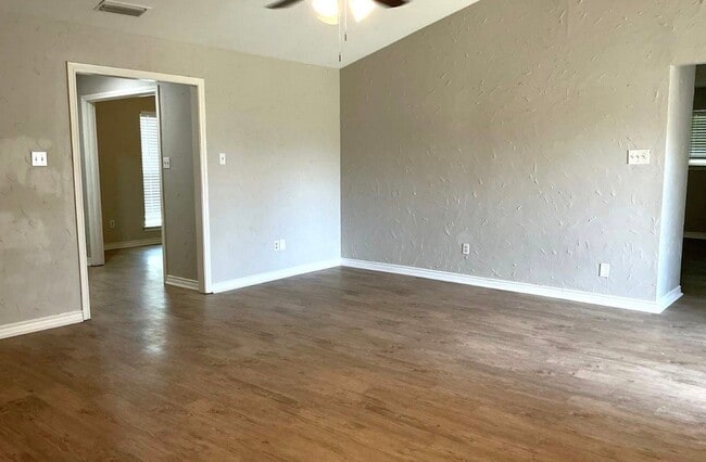 Building Photo - 2311 Statler Dr