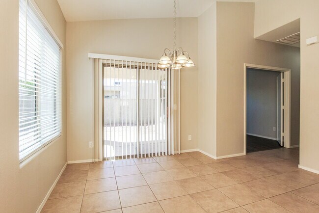 Foto del edificio - 5841 E Norland St