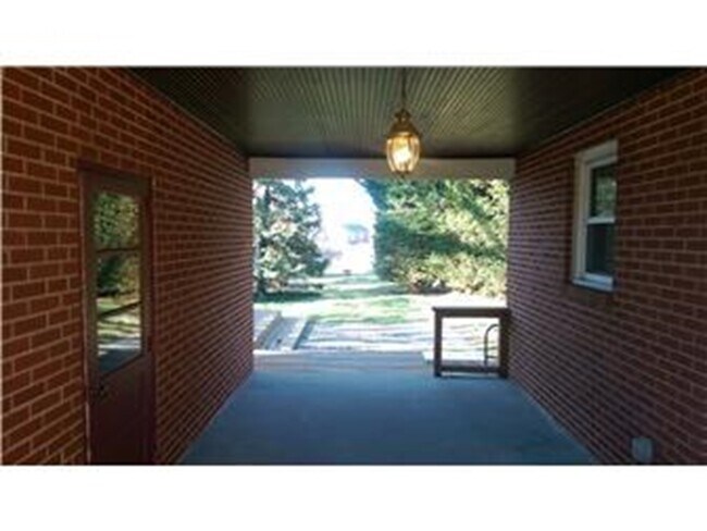 Building Photo - 302 Portland Ave