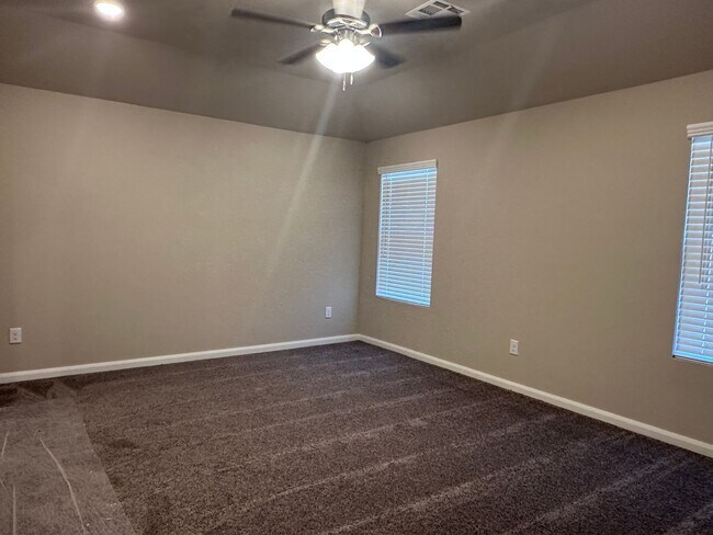 Foto del edificio - 9213 Blackfork Ln