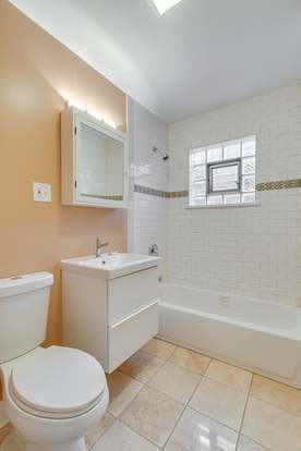 Building Photo - 2305 N Avers Ave