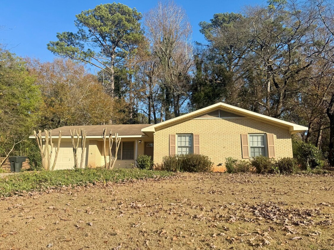 Primary Photo - Charming 3-Bedroom, 2-Bath Home in Opelika!