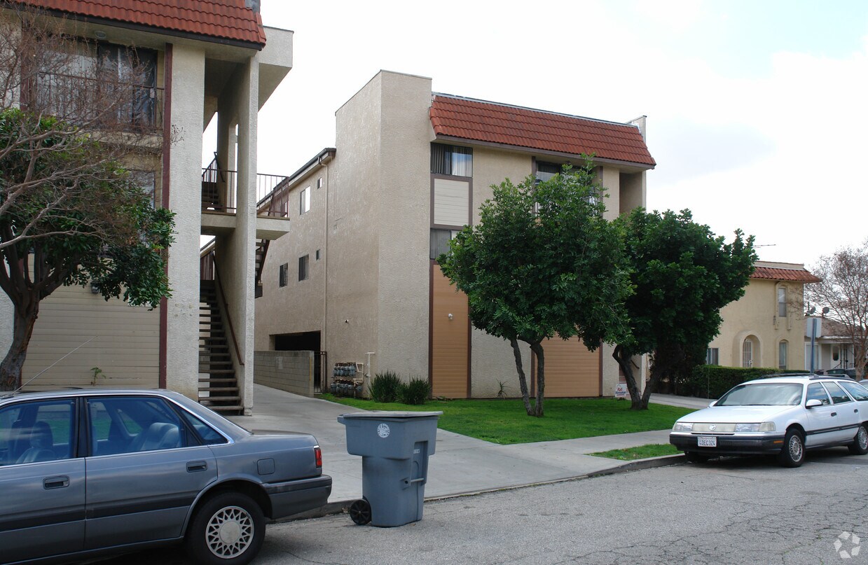 Foto del edificio - 1364 E Garfield Ave