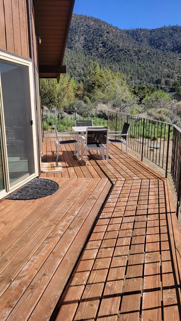 Building Photo - 4 Bedroom Mountain Home Close to Town!