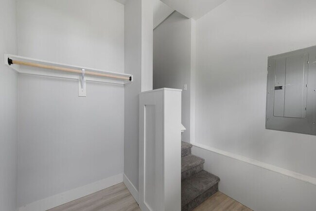 Foto del edificio - BEAUTIFUL THREE BEDROOM HOME BACKS UP TO G...