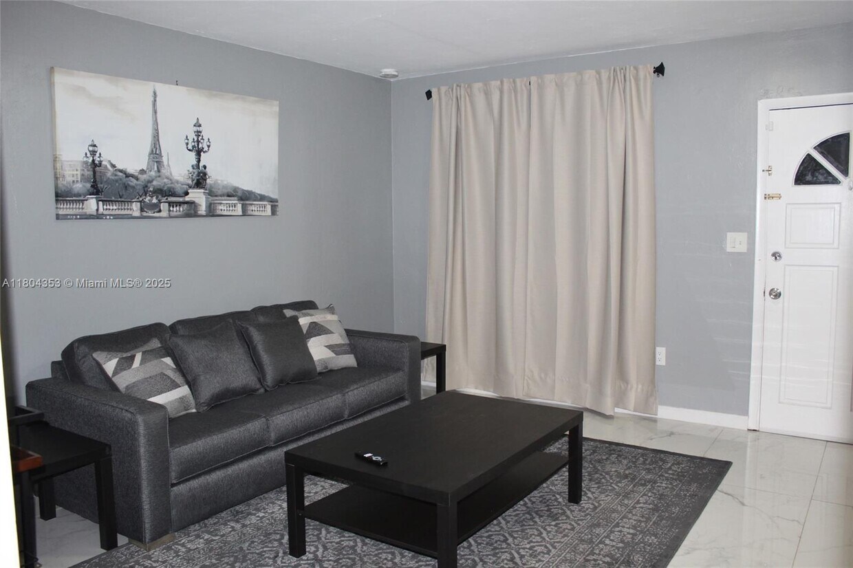 Foto principal - 3400 SW 25th St