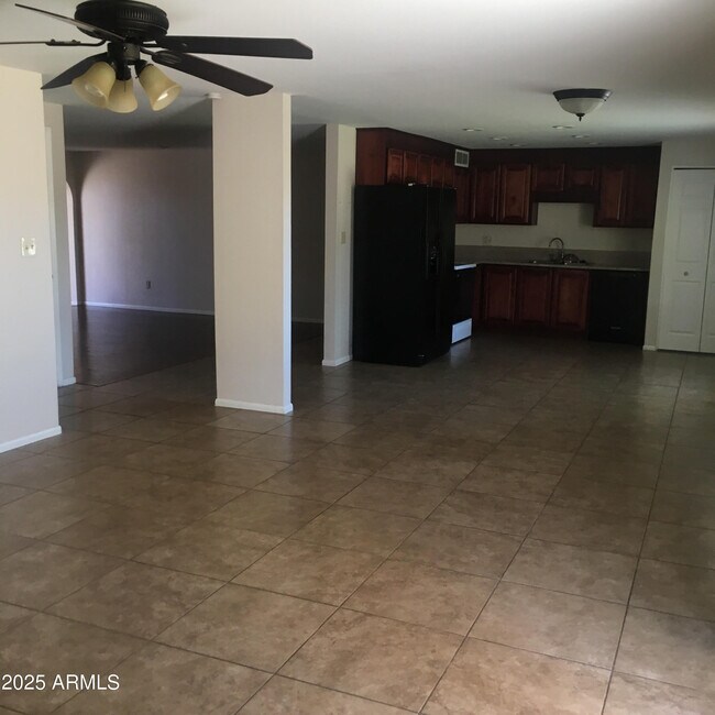 Foto del edificio - 3747 E Winchcomb Dr