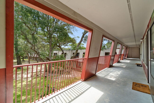 Building Photo - 210 Pelham Rd