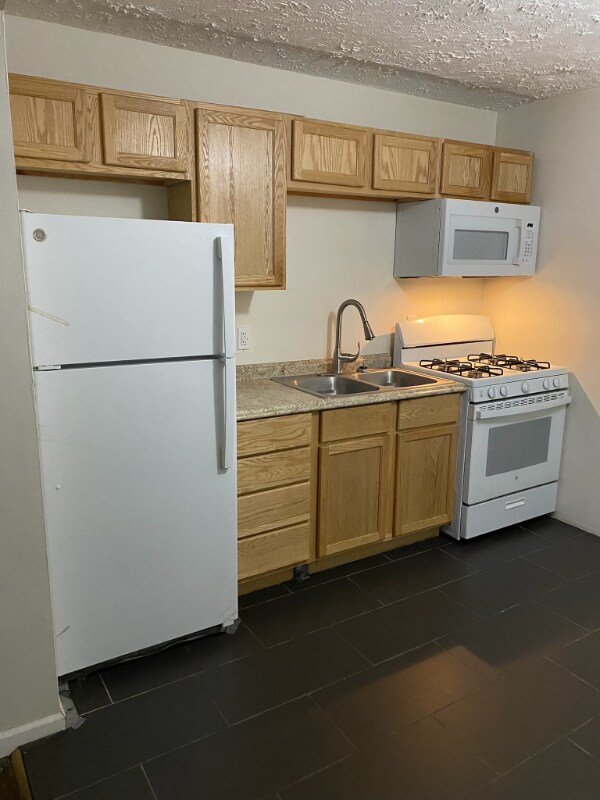 Foto del edificio - 116 Clinton Springs Ave