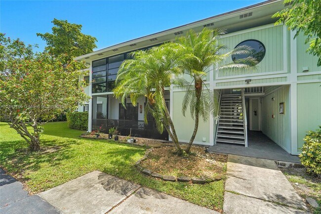 Foto del edificio - 915 NE 199th St