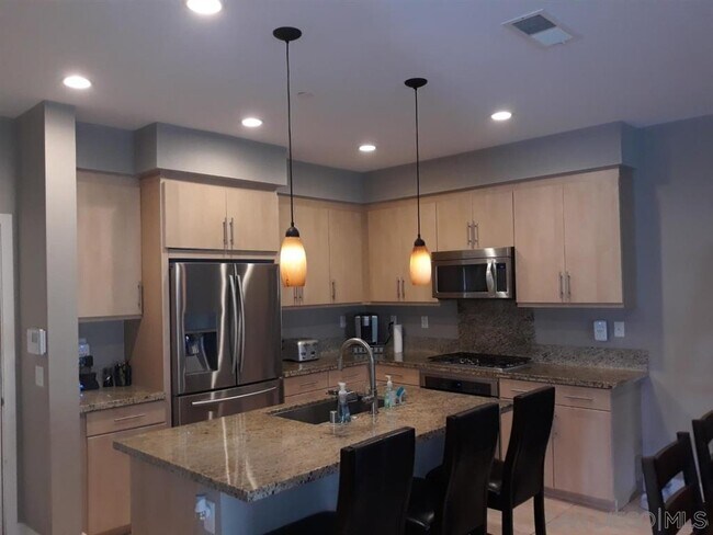 Foto del edificio - 1660 Fairlead Ave