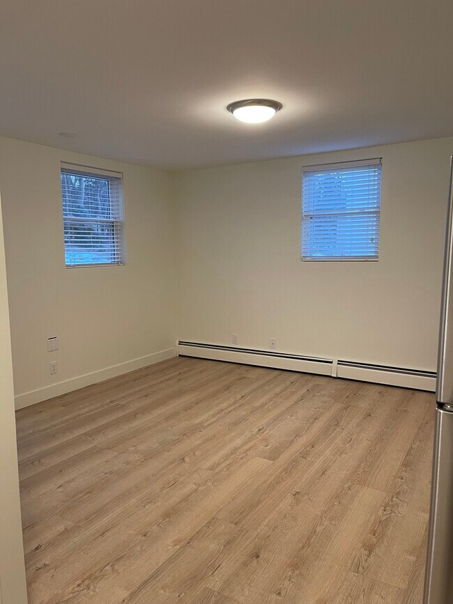Building Photo - 66 Samoset St