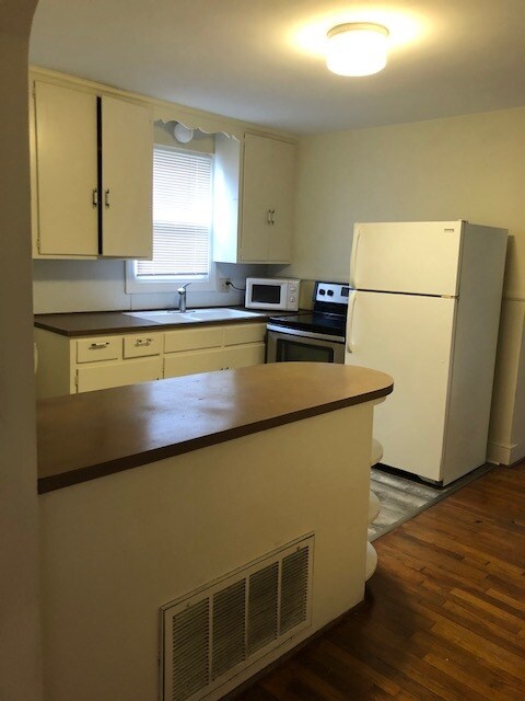 Foto del edificio - 2624 Chapel Hill Rd