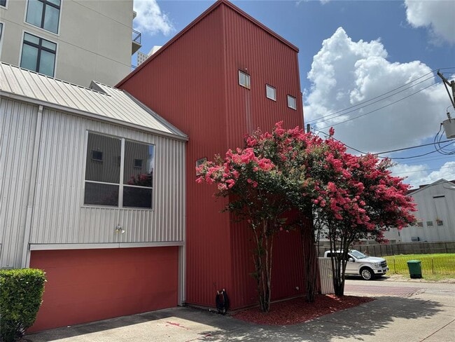 Building Photo - 720 Andrews St