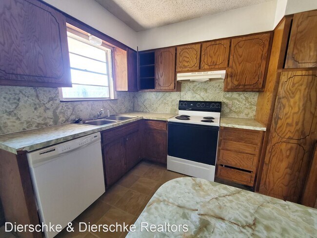 Building Photo - 3 br, 2 bath House - 2702 Sunset Dr