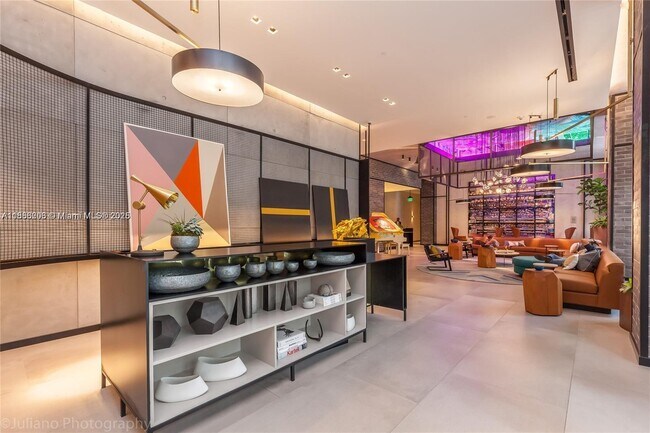 Foto del edificio - 121 NE 34th St