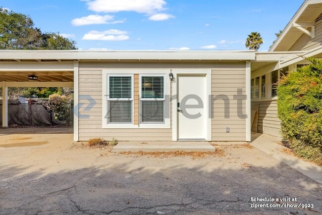 Building Photo - Unit B