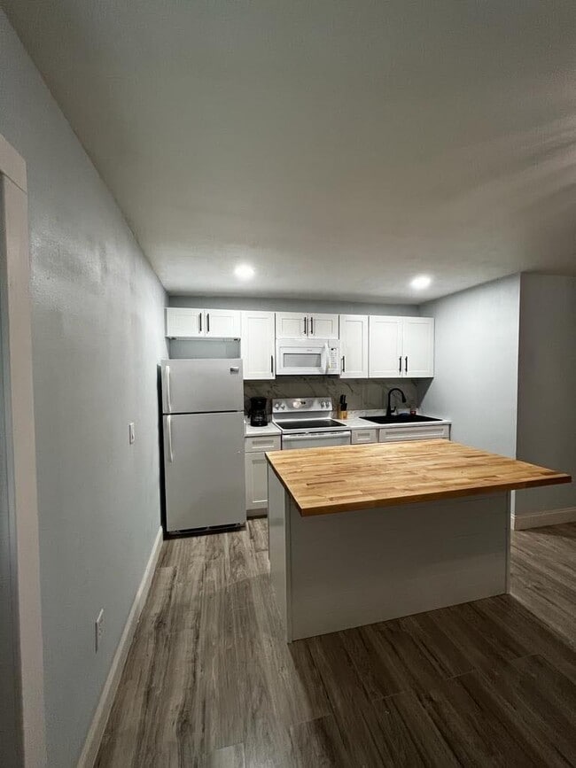 Building Photo - 4877 30th St SW