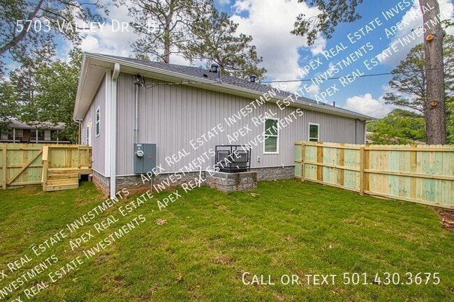 Foto del edificio - 5703 Valley Dr