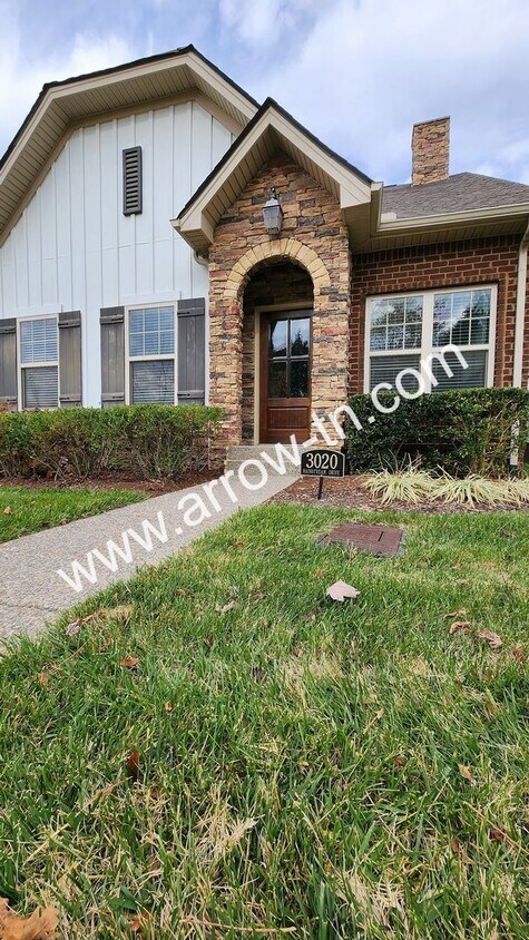 Primary Photo - Fantastic End Unit Townhome in Franklin!