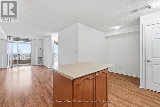 Building Photo - 3880 Duke of York Blvd