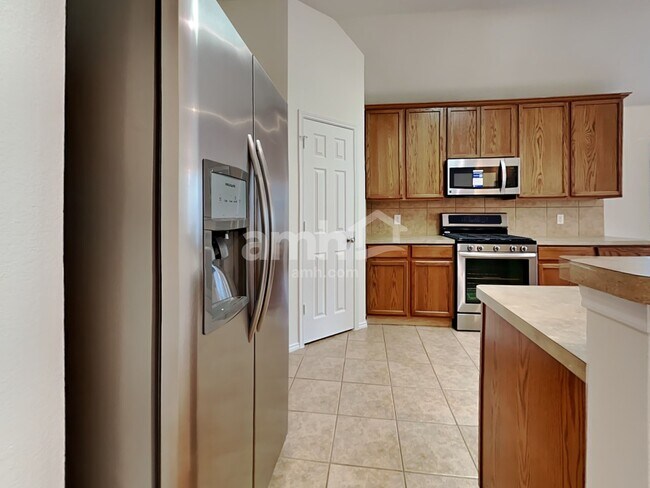 Building Photo - 522 Presidio Drive