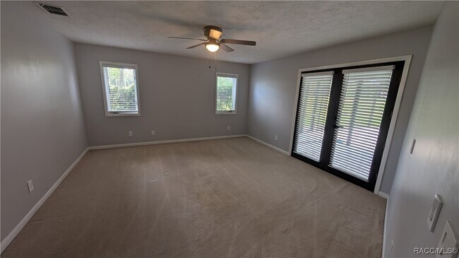 Building Photo - 768 E Jenkins Ct