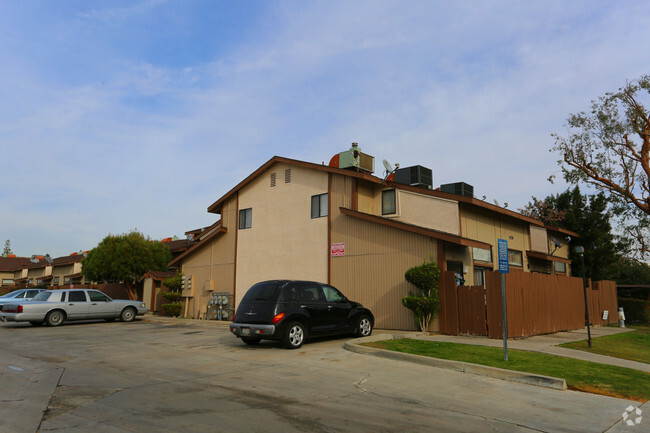 Foto del edificio - Parker Townhomes