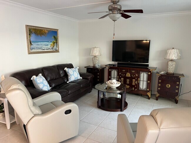 Building Photo - 409 Manatee Ct