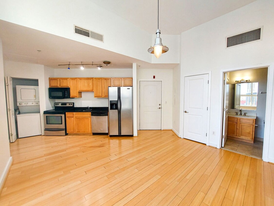 Primary Photo - Modern and Bright 1 BR 1 BA in 16th St Heights