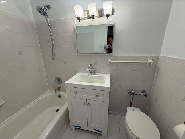 Foto del edificio - 55 Austin Pl