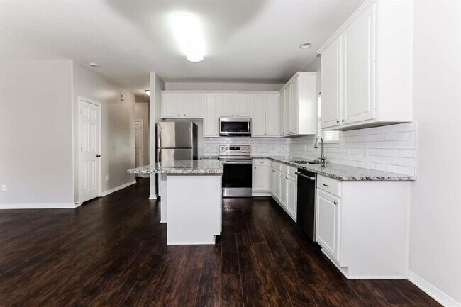 Foto del edificio - 10131 Checkerberry Park Ln