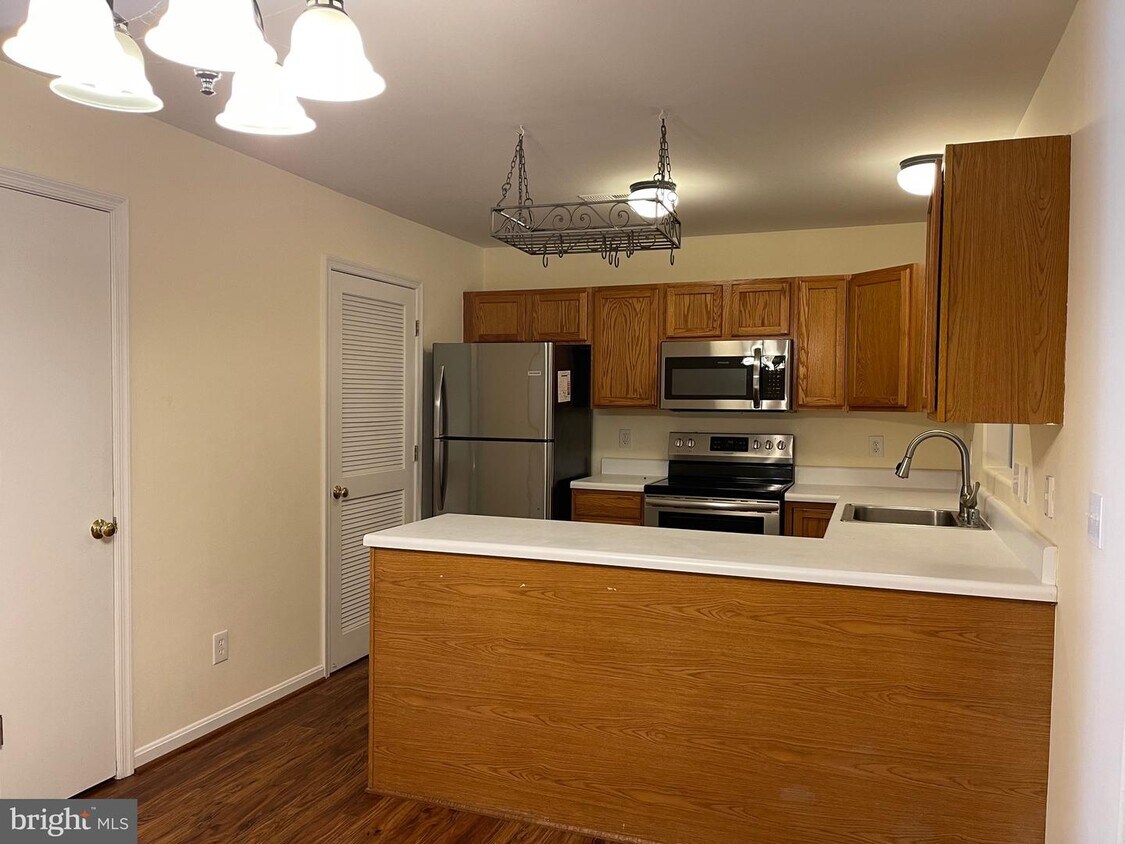 9944 Matti Hill Ct, Fredericksburg, VA 22408 Townhome Rentals in