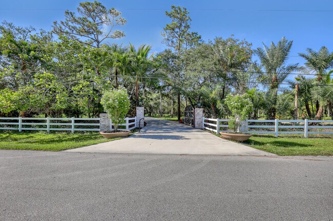 Foto del edificio - 10780 Anderson Ln