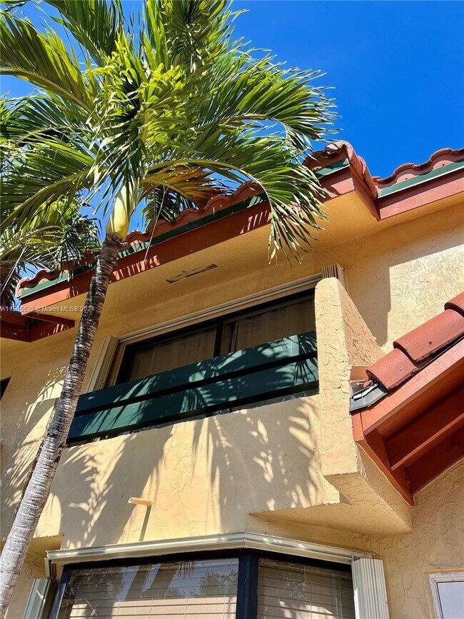 Building Photo - 10037 SW 77th Ct