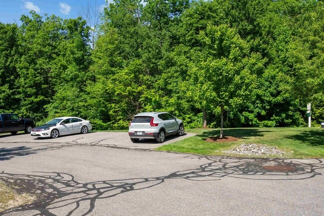 Building Photo - 41 Village Dr