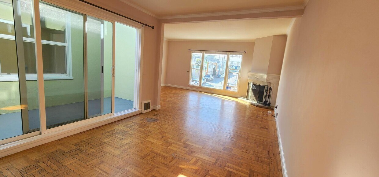 Solárium central: 3,66 m x 1,22 m junto al comedor: 3,15 m x 4,27 m mirando hacia el salón: 4,27 m x 5,79 m - 245 Concord St