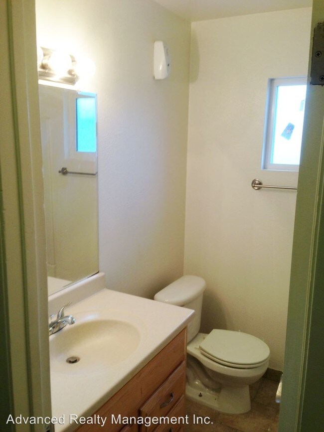 Building Photo - 2 br, 1.5 bath Apartment - 609 Taylor St #20